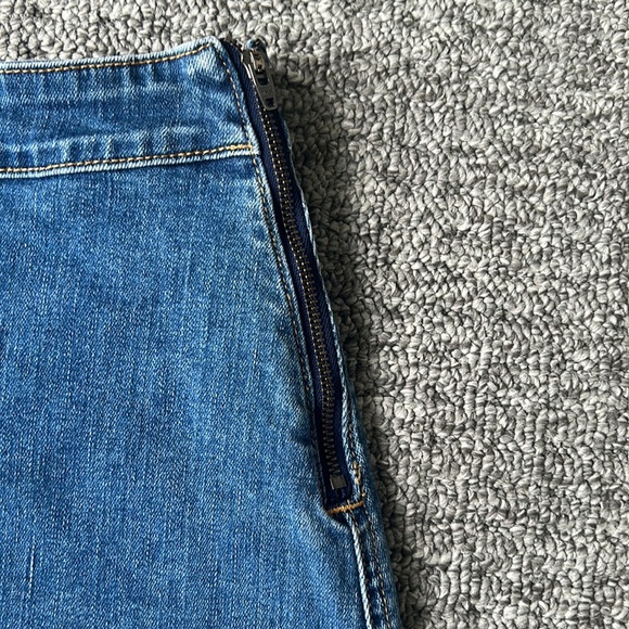 Aritzia stretchy jean mini skirt sz 8 - Picture 2 of 4